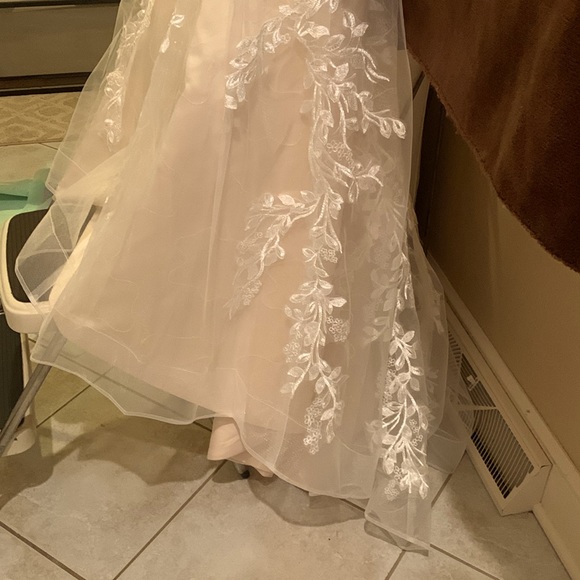 WEDDING DRESS - Picture 5 of 9